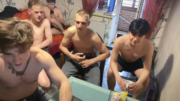 stralght_boysss  17-07-2023