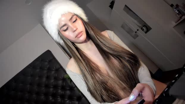 _alluring_christie_ 17-12-2023