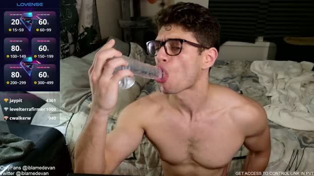 iblamedevan kissing Webcam SHOW @ Chaturbate 30-10-2024