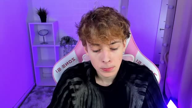 ginger_piece kiss Webcam SHOW @ Chaturbate 26-11-2024