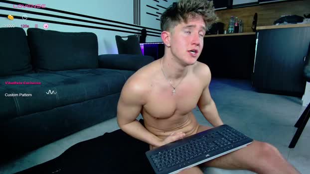 christianlevine_ show Webcam SHOW @ Chaturbate 06-12-2024