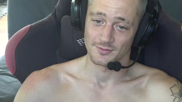 nezzey playtime Webcam SHOW @ Chaturbate 05-12-2024