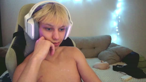 ostin_meoww Topless Webcam SHOW @ Chaturbate 06-12-2024