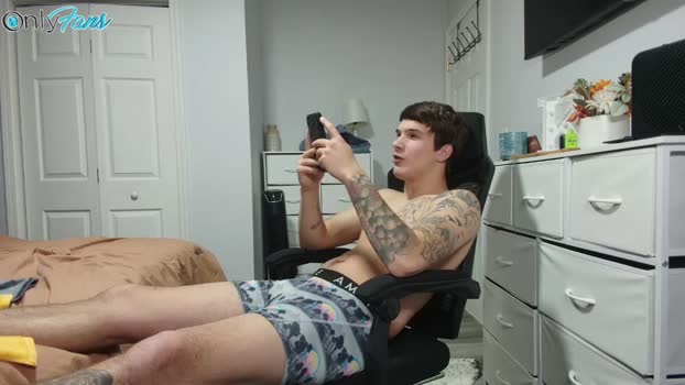 itzbrodyking bicurious Webcam SHOW @ Chaturbate 12-12-2024