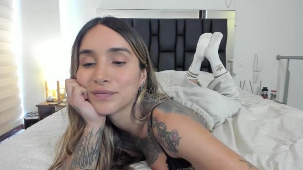 petitealejats Video Webcam SHOW @ Chaturbate 21-12-2024
