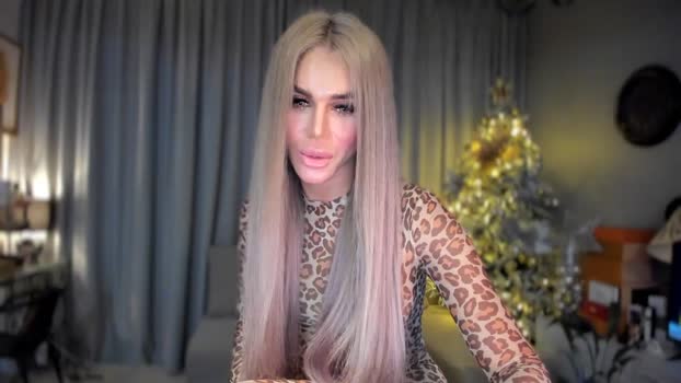 therealqueenkylie strip Webcam SHOW @ Chaturbate 05-01-2025