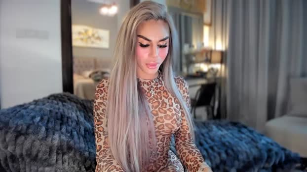 therealqueenkylie bigtoys Webcam SHOW @ Chaturbate 06-01-2025