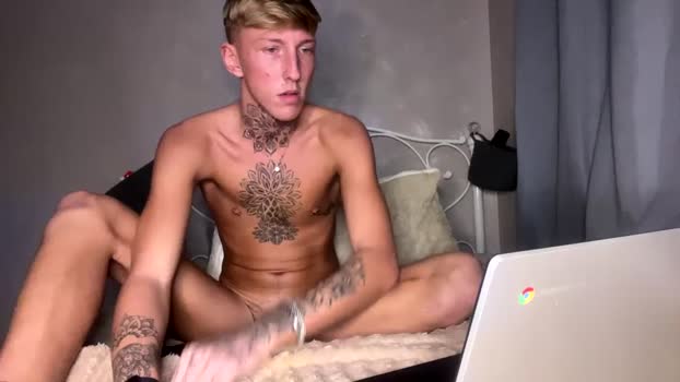 yorkshirelad208 legs Webcam SHOW @ Chaturbate 06-01-2025