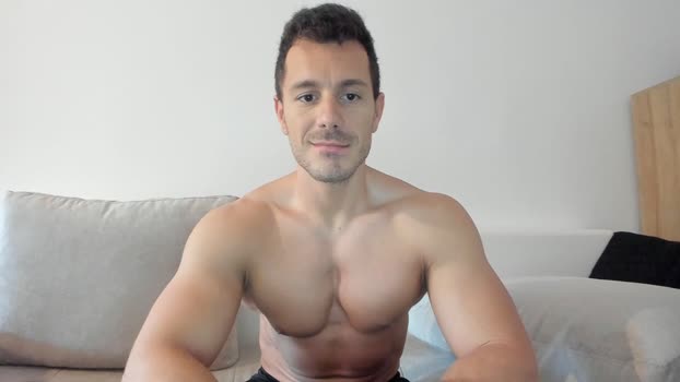 roberto4ever Download Webcam SHOW @ Chaturbate 08-01-2025