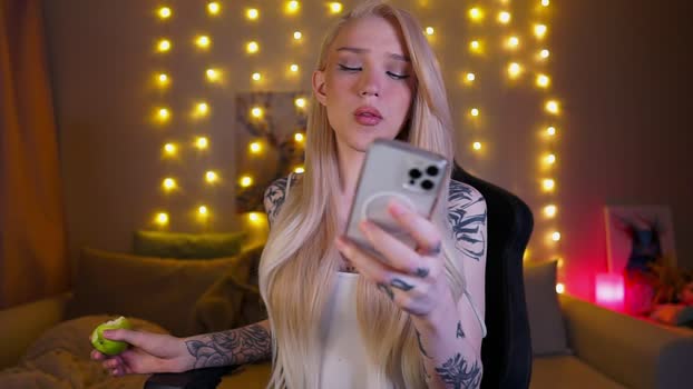 twiinkie_pie amateur Webcam SHOW @ Chaturbate 02-02-2025