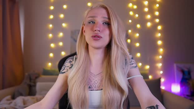 twiinkie_pie Recorded Webcam SHOW @ Chaturbate 14-02-2025