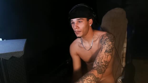 kylewhitedgs kissing Webcam SHOW @ Chaturbate 24-02-2025