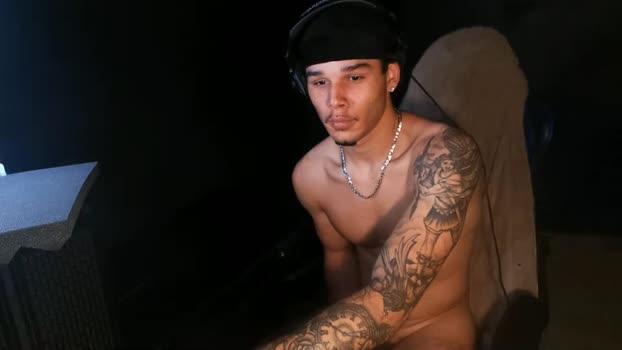 kylewhitedgs naughty Webcam SHOW @ Chaturbate 25-02-2025