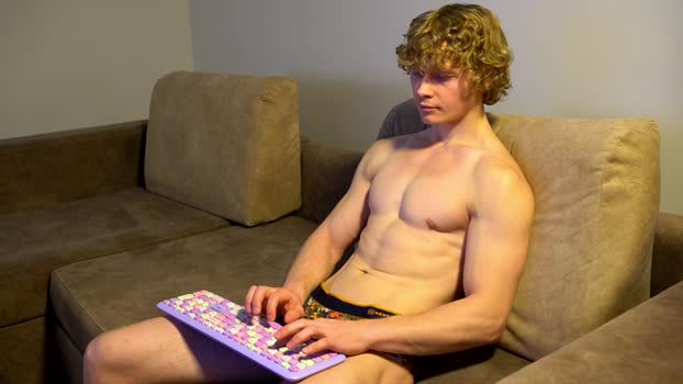 heavy_spike playtime Webcam SHOW @ Chaturbate 02-03-2025