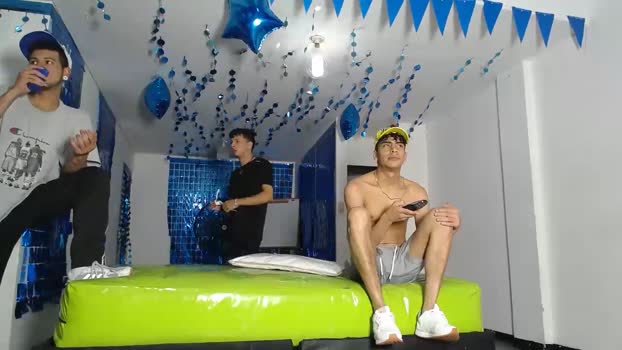 icevermilk bicurious Webcam SHOW @ Chaturbate 03-03-2025