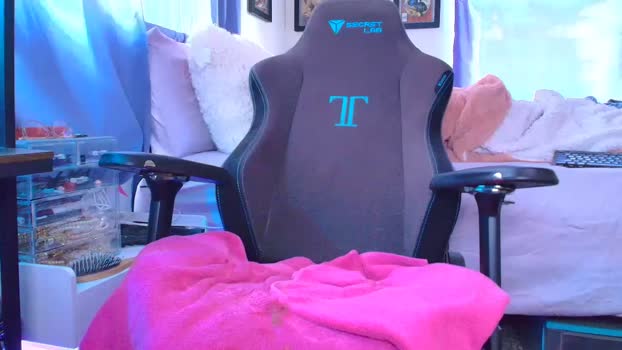 cuteypi suckshow Webcam SHOW @ Chaturbate 27-03-2025