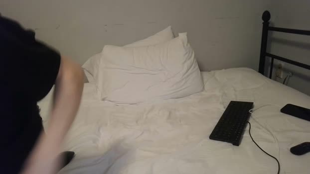 bobby72738 horny Webcam SHOW @ Chaturbate 01-04-2025