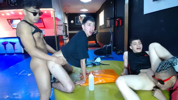 extrangers bicurious Webcam SHOW @ Chaturbate 05-04-2025