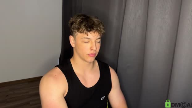 lukedesirable strip Webcam SHOW @ Chaturbate 06-05-2025