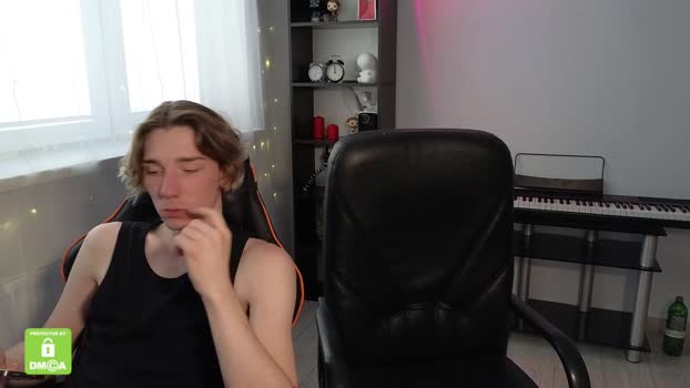 kirill_20_cm Porn Webcam SHOW @ Chaturbate 09-05-2025