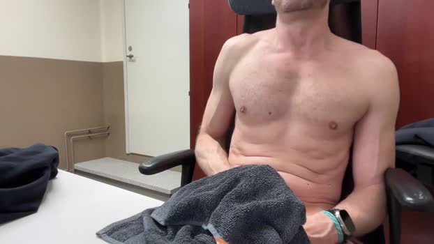 guyfromfinland1981 play Webcam SHOW @ Chaturbate 22-05-2025