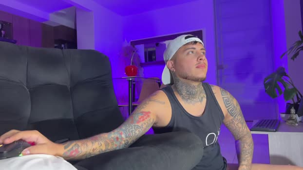 tattoguys_cums lovense Webcam SHOW @ Chaturbate 01-08-2025