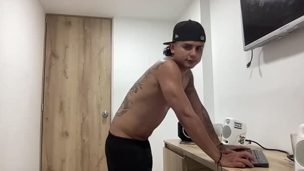 bob_pettersonn kiss Webcam SHOW @ Chaturbate 06-08-2025