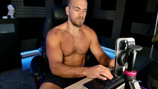 finch93 hot Webcam SHOW @ Chaturbate 08-08-2025