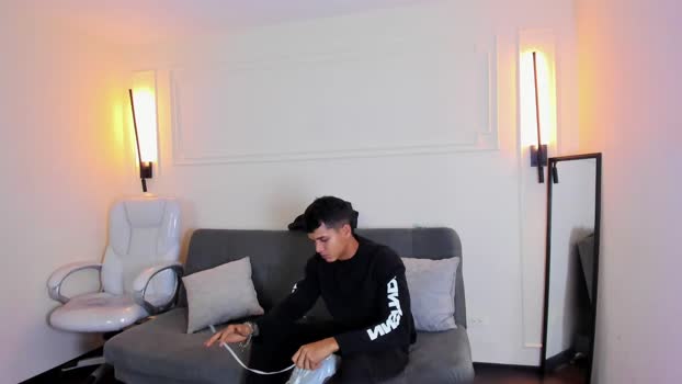 paradise_boy_s toys Webcam SHOW @ Chaturbate 24-08-2025