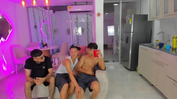 boysdeluxemilitary sexyfeet Webcam SHOW @ Chaturbate 04-09-2025