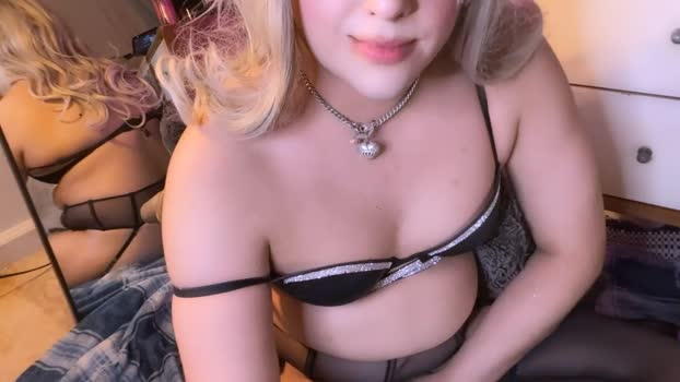 femgirl99 kissing Webcam SHOW @ Chaturbate 05-09-2025