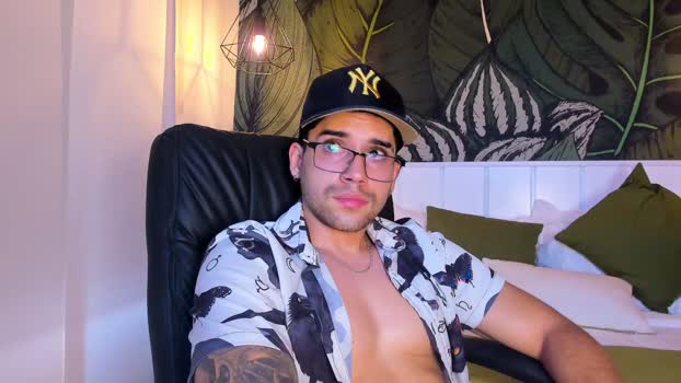 mike_montoya kissing Webcam SHOW @ Chaturbate 04-09-2025