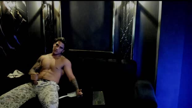 mr_maximo striptease Webcam SHOW @ Chaturbate 18-09-2025