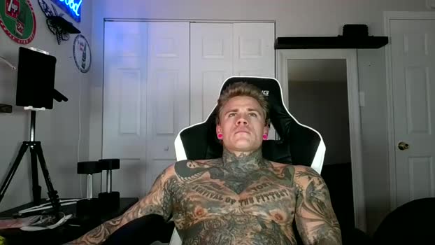tatteddaddy9000 kissing Webcam SHOW @ Chaturbate 02-10-2025