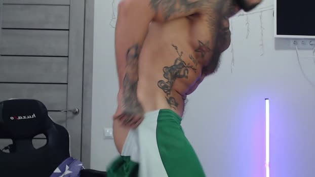 maxi_foxxx lick Webcam SHOW @ Chaturbate 03-10-2025