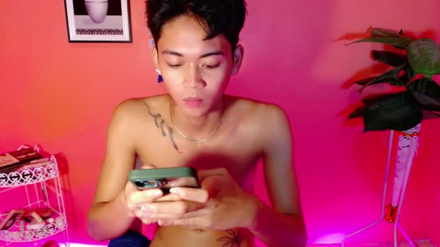 leemoreno18 lick Webcam SHOW @ Chaturbate 04-10-2025