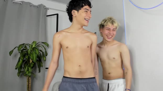 nico_nico_xd sweet Webcam SHOW @ Chaturbate 04-10-2025