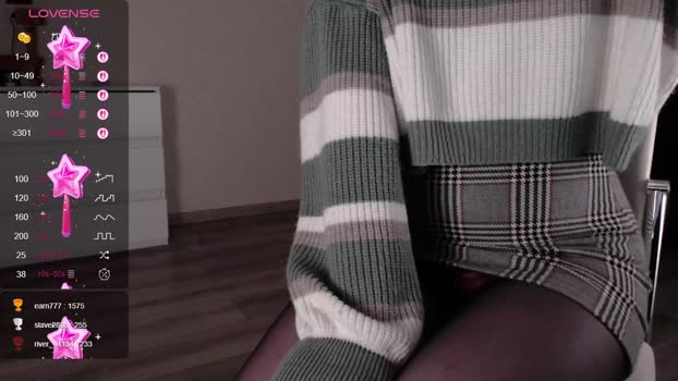 noelleneptune strip Webcam SHOW @ Chaturbate 05-10-2025