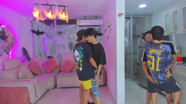 boysdeluxemilitary sexykitty Webcam SHOW @ Chaturbate 16-10-2025