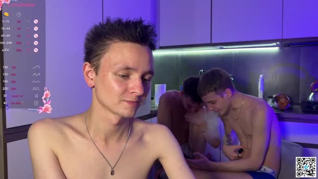 logan_mett Topless Webcam SHOW @ Chaturbate 19-10-2025