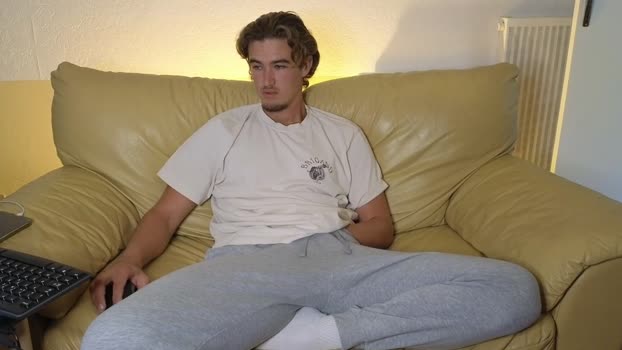 alex83530 Porn Webcam SHOW @ Chaturbate 26-10-2025