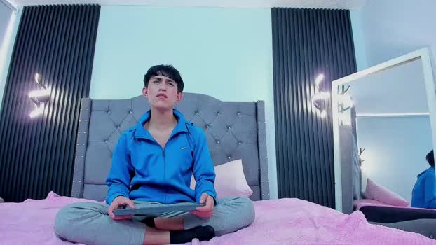 hoot_booys_ kiss Webcam SHOW @ Chaturbate 27-10-2025