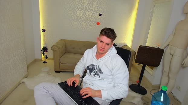maxkaiden fuckme Webcam SHOW @ Chaturbate 27-10-2025