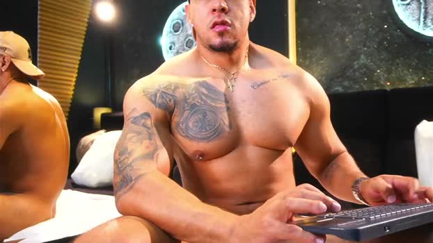 massimowalton2 gay Webcam SHOW @ Chaturbate 04-11-2025