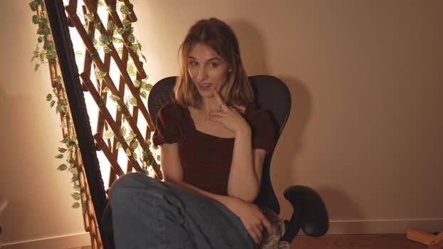 petitecut strip Webcam SHOW @ Chaturbate 05-11-2025