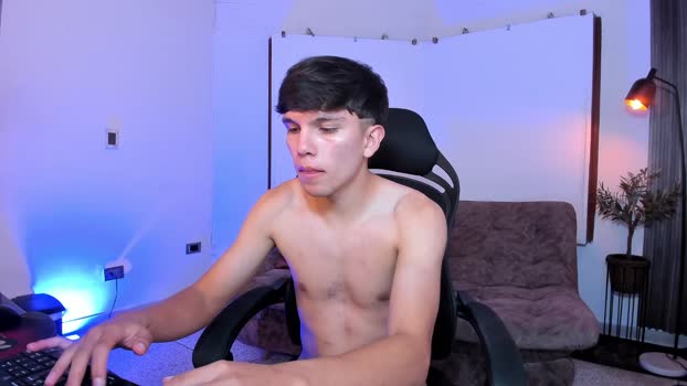 party_guyssex kiss Webcam SHOW @ Chaturbate 18-11-2025