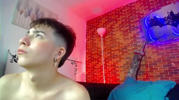 michael_twinkk kissing Webcam SHOW @ Chaturbate 18-11-2025