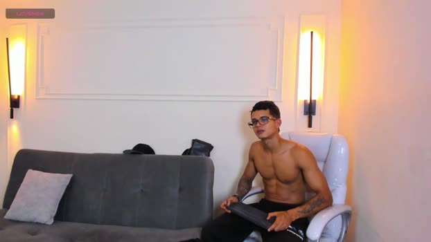 paradise_boy_s Cam Webcam SHOW @ Chaturbate 26-11-2025