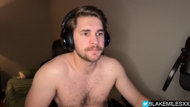 blakemiles2 big Webcam SHOW @ Chaturbate 04-12-2025