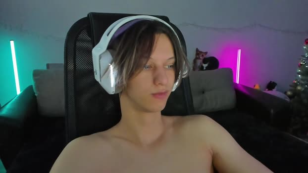 ostin_meoww striptease Webcam SHOW @ Chaturbate 30-12-2025